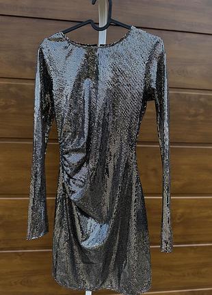 Плаття в паєтки