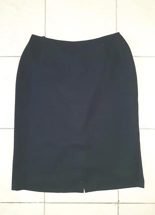 Чорна мідіспідниця