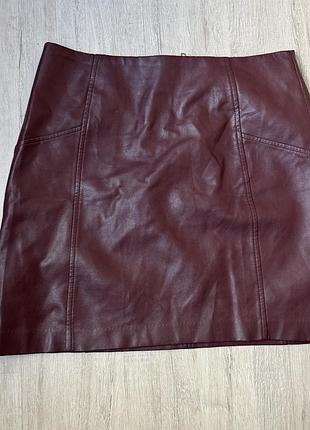 Шкіряна осіння бордова спідниця new look