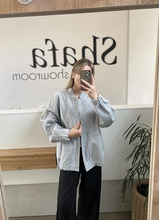 Стильний жіночий бомбер stradivarius