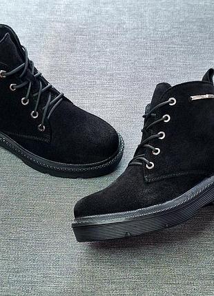 Женские демисезонные короткие ботиночки на замке и шнурках натуральные замшевые черные утепленные на флисе размер 37 стелька 24 см