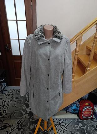 Пальто красивое