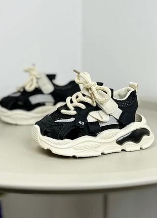 Кросівки дитячі з отворами з сіточкою на липучках