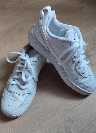 Фірмові білі кросівки nike оригінал 37,5 розмір, устілка 23,5