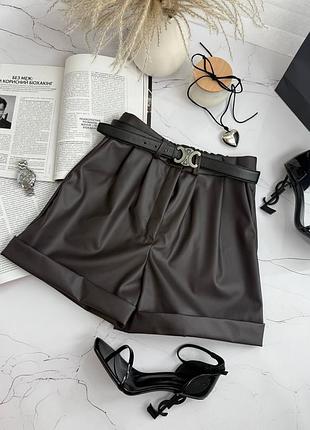 Кожаные шорты короткие черный шоколад с резинкой на поясе