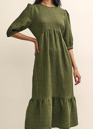 Фирменное платье модного принта