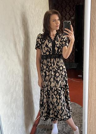 Неймовірно гарна сукня з мереживом