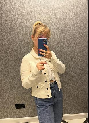 Жіночий джинсовий жакет білий молочний