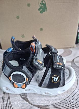 Детские босоножки