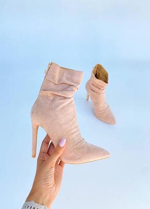 Бежеві ботільйони на каблуку світлі ботильони на підборах замшеві ботильйони на шпильці беж ботільони базові