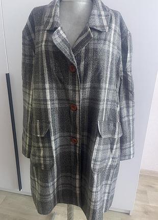 Тоненьке пальто великого розміру