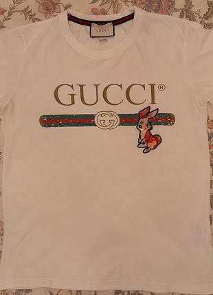 Белая футболка