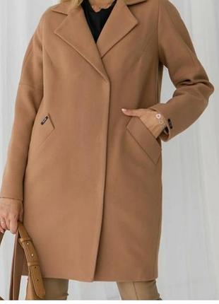 Женское укороченное пальто
короткое пальто прямого силуэта с опущенной линией плеча