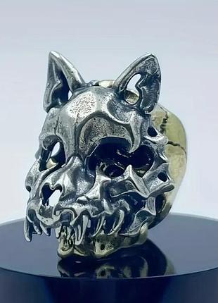 Намистина череп в масці вовка