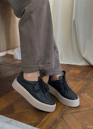 Кроссовки женские