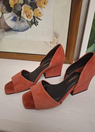 Туфлі-босоніжки замшеві