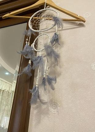 Ловець снів  з пірʼям сірого кольору