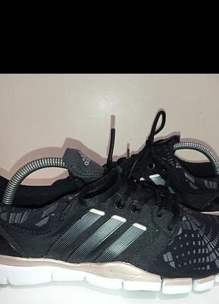 Брендовые супер легкие кроссовки adidas.