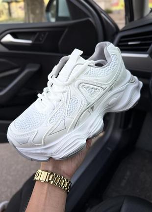 Білесенькі кросівки на платформі осінь