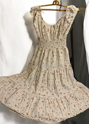 Xside сукня з вирізом-човником, простим дизайном і коротким рукавом