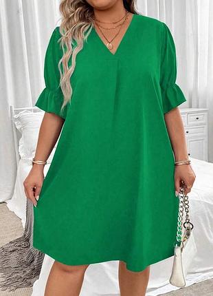 Жіноча коротка зелена сукня з воланами на рукавах для шикарних пані
