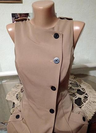 Сукня кольору капучино