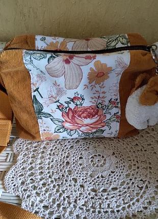 Красива текстильна сумочка із мікровільвета