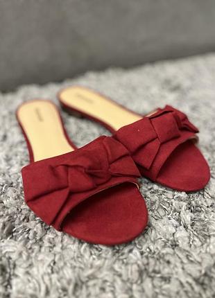 Жіночі червоні шльопанці