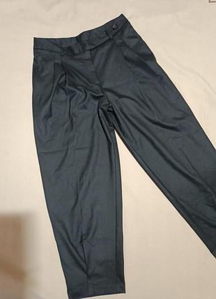 Стильные широкие брюки зауженные