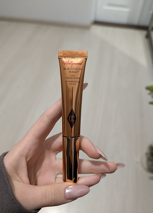 Charlotte tilbury - beauty light wand - жидкий хайлайтер в оттенка spotlight