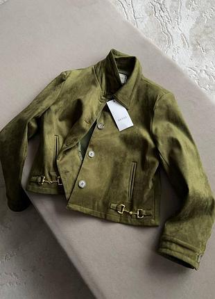 Куртка пальто укороченная под замшу зеленая фисташковая матовая на пуговицах