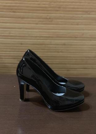 Продам туфлі на підборах