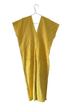 Свободное длинное платье с абстрактным принтом