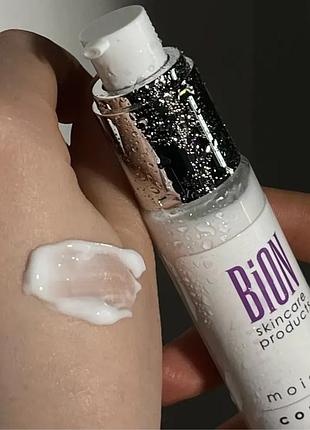 Некомедогенний зволожуючий крем для жирної та комбінованої шкіри