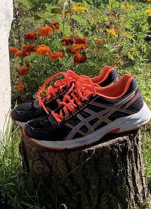 Кросівки жіночі