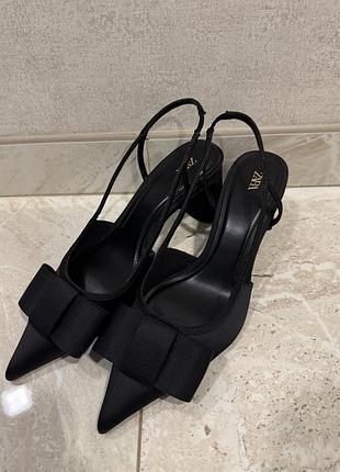 Взуття zara. нове. 39 розмір