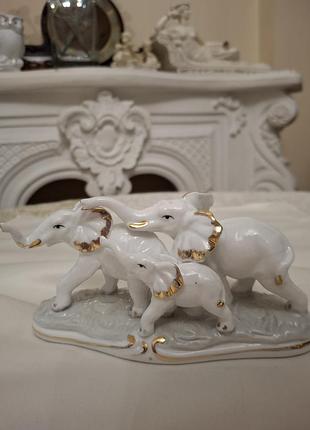 Слони.порцелянова статуетка