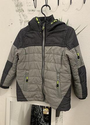 Куртка на хлопчика 3-4 роки