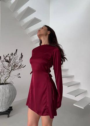 Воздушное женское платье, с невероятно красивыми затяжками по бокам и красивым рукавом