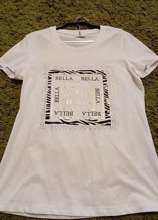 Красива футболка