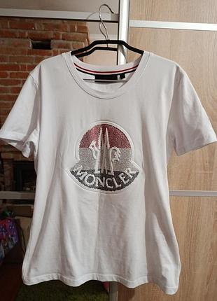 Стильная футболка moncler