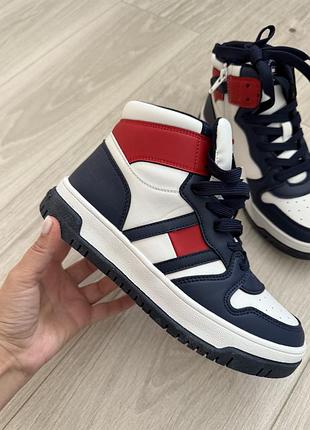 Красивые кожаные кеды ботинки tommy hilfiger