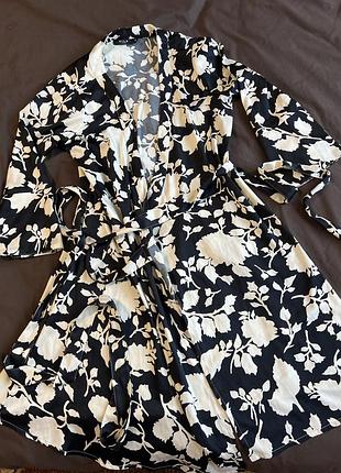 Сукня халат чорно біла на запах розмір s, чорно біла сукня