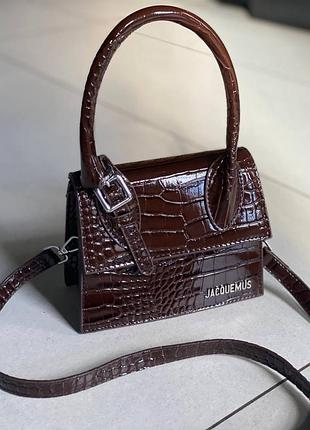 Коричнева лакова сумочка