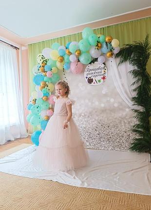 Продам выпускное платье донечки,цвет темная пудра.
талия 67
грудь 75
рост 135
цена 1600
состояние идеальное,було одето 1 раз.