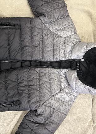 Куртка некст дуже зручна і легка