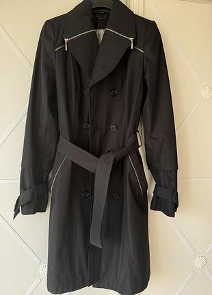 Новий приталений плащ під пояс прикрашений молніями