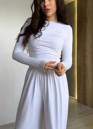 Жіночий брючний костюм кофта лонгслів і широкі штани палаццо віскоза білий