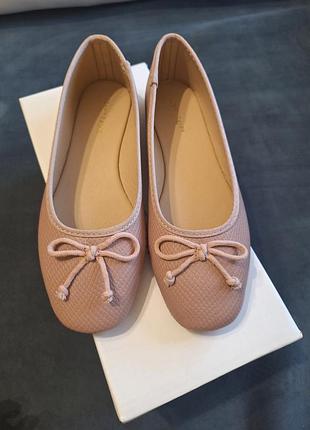 Балетки, туфли.