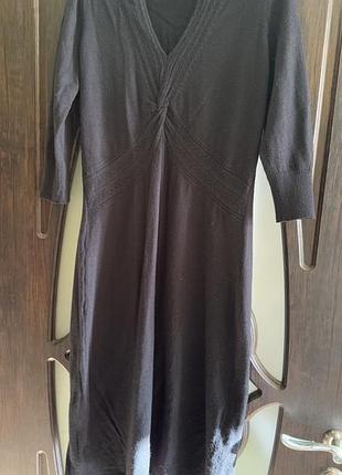 Розкішна, чорна сукня, в составі є шерсть, дуже тепленька, від дорогого бренду: per una